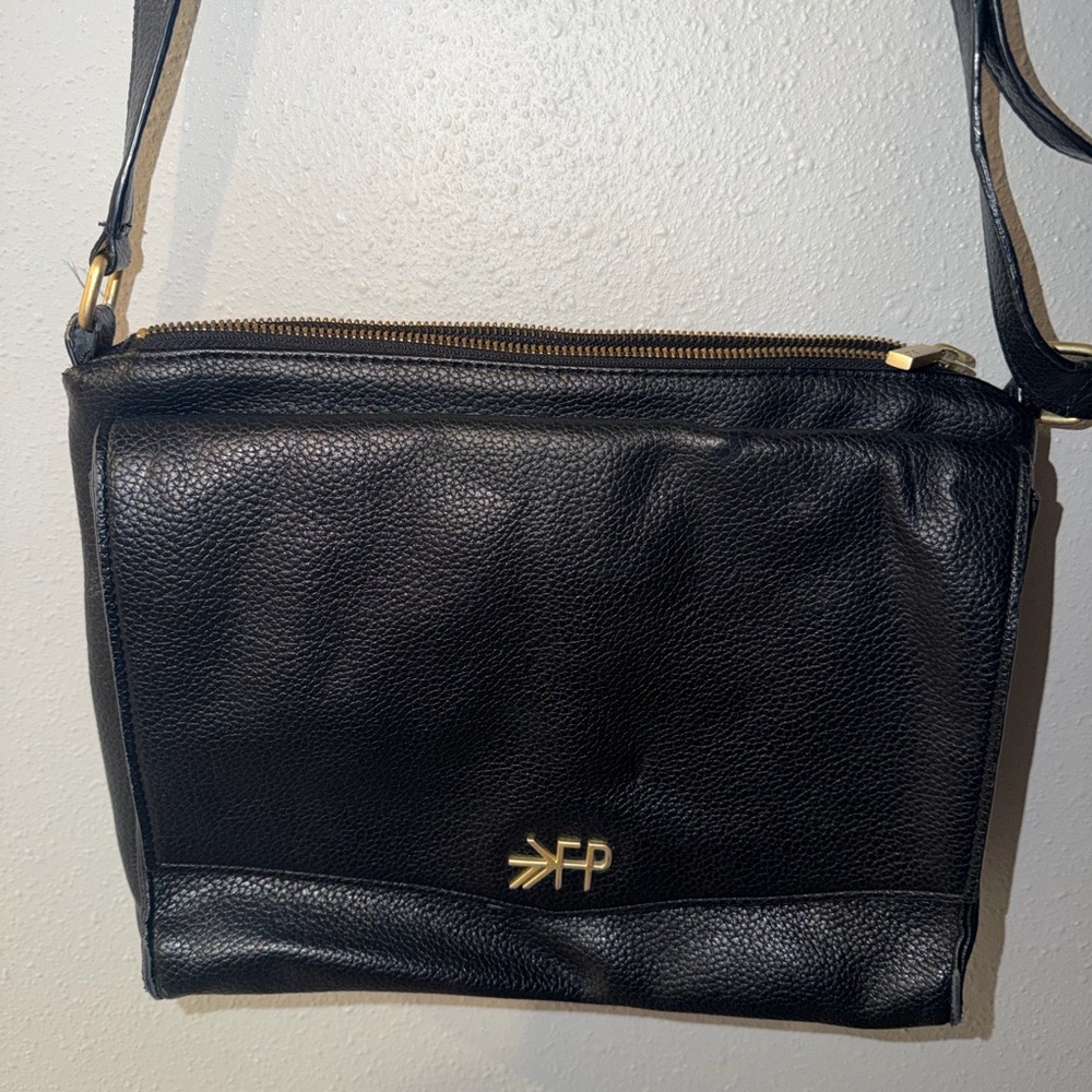 Freshly Picked Classic Crossbody Diaper Bag in Ebony